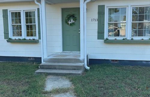 Joplin House | Charming 2-bedroom house with WiFi and AC in marvelous Joplin