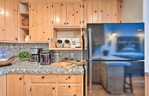 Julian House | Charming 2-bedroom house with AC and hot tub in Julian. Hiking and star gazing!
