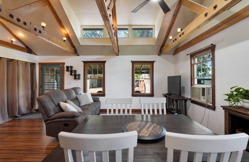 Modesto House | Charming 2-bedroom house in Modesto with AC and WiFi