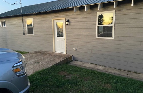 Newell House | Charming 2-bedroom house in Newell with AC