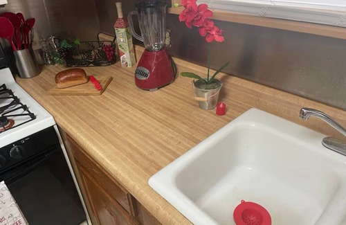Quincy House | Charming 2-bedroom house with WiFi, AC in Quincy. Close to all amenities