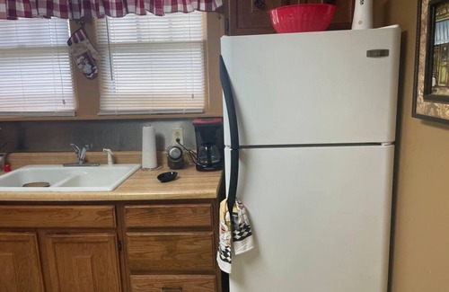 Quincy House | Charming 2-bedroom house with WiFi, AC in Quincy. Close to all amenities