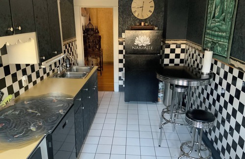 Downtown Toledo House | Charming 2-bedroom house with fitness room and AC in Toledo