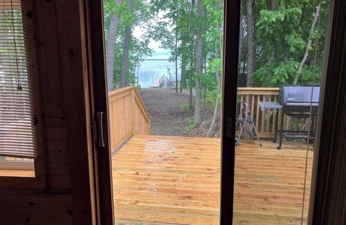 Dent Cabin | Charming 2 bedroom lake cabin