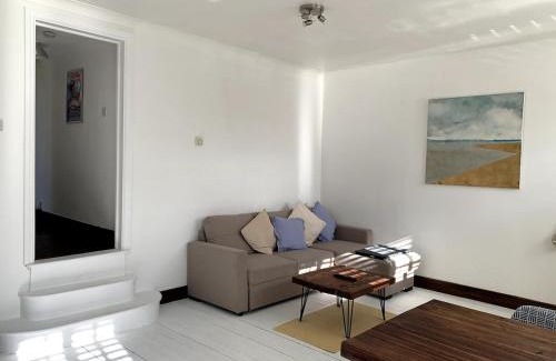 Leigh-on-Sea Apartment | Charming 2-Bedroom Maisonette