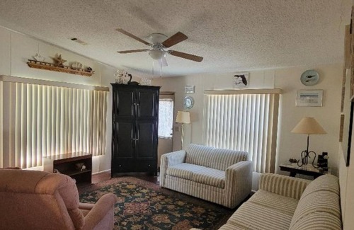 Lakeland House | Charming 2-bedroom mobile home with AC, WiFi in the Premiere & Peaceful Lakeland