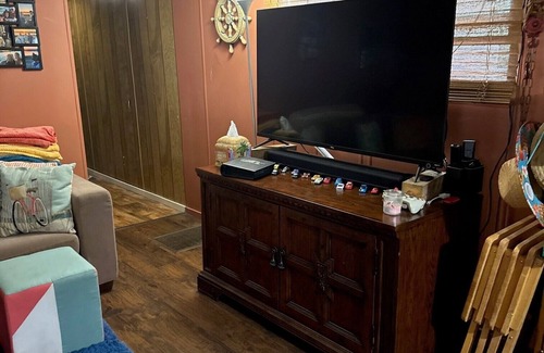 Cookson House | Charming 2-bedroom mobile home with AC, WiFi at serene Lake Tenkiller!