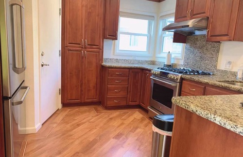 San Bruno Apartment | Charming 2-bedroom near SFO& Bart, Parking, Washer& Dryer