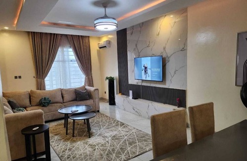 Ajah House | Charming 2-Bedroom Duplex Minute from LBS