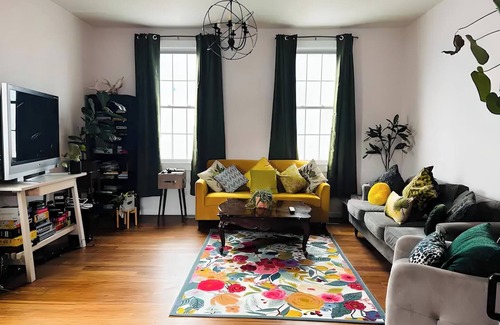 Newburgh House | Charming 2-bedroom pet-friendly duplex in fabulous Newburgh with Hot Tub