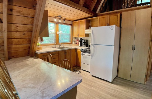 Morganton Cabin | Charming 2-bedroom private cabin with AC, Hot tub in lovely Morganton, Georgia