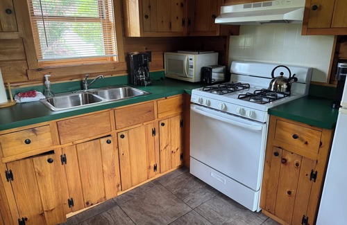 Gaines Cabin | Charming 2-bedroom Private Cabin in Gaines, Hot Tub, WIFI, Fire Ring, Pool Table