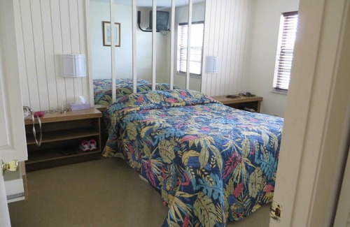 Sebastian Resort | Charming 2-bedroom resort with AC, WiFi in beautiful, popular Sebastian, Florida