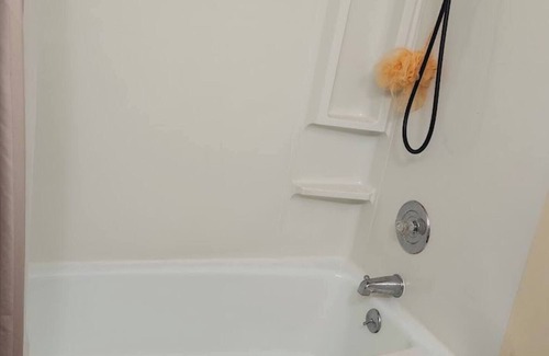 Lenexa House | Charming 2-bedroom Restful rooms in Lenexa KS