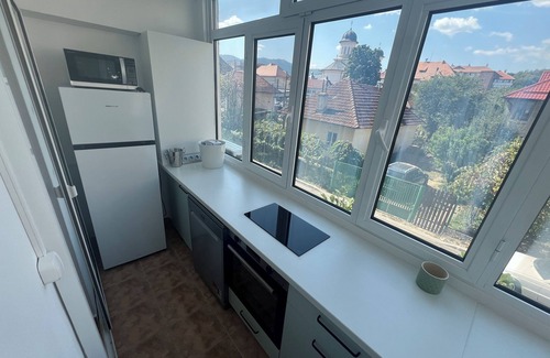 Calimanesti Apartment | Charming 2-bedroom apartment with AC, WiFi in adorable Călimănești