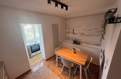 Calimanesti Apartment | Charming 2-bedroom apartment with AC, WiFi in adorable Călimănești