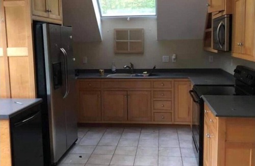 Gray House | Charming 2-bedroom secluded house yet close to center of Gray and I95