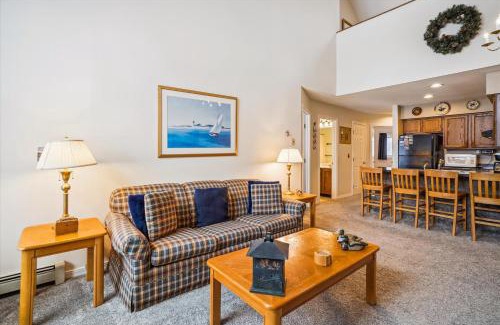 Killington House | Charming 2-Bedroom Slopeside at Pico Mountain E304