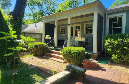 Montgomery Apartment | Charming 2 Bedroom Suite in Cloverdale District
