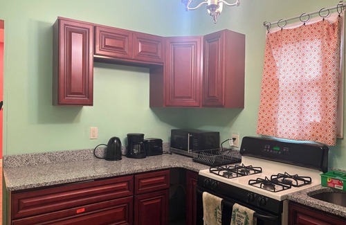 Wilmington House | Charming 2-bedroom townhome with WiFi and AC in Wilmington close to riverfront.