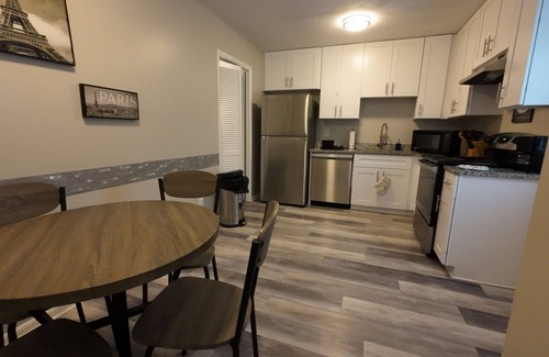 Jonesboro House | Charming 2-bedroom townhome with WiFi, AC in fabulous Jonesboro