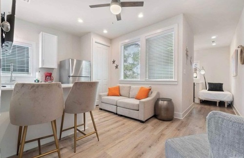 Downtown House | Charming 2-bedroom townhome with AC and WiFi in Pensacola