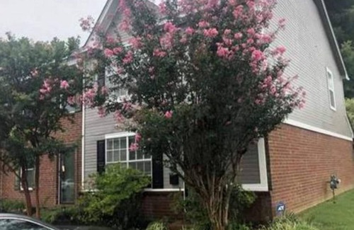Southaven House | Charming 2-bedroom townhome with AC and WiFi in serene Southaven