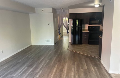 Oakville House | Charming 2-bedroom townhome with AC and WiFi in Oakville