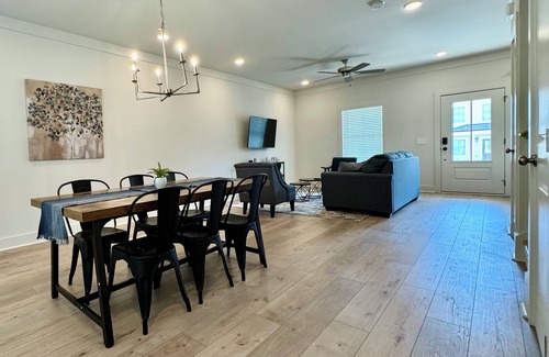 Auburn House | Charming 2-bedroom townhome with AC, WiFi in delightful Auburn
