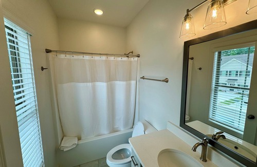 Auburn House | Charming 2-bedroom townhome with AC, WiFi in delightful Auburn