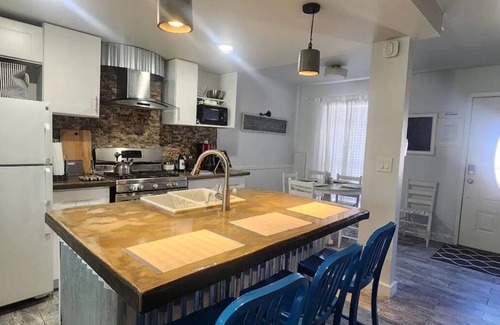 Brentwood Condo | Charming 2-bedroom Townhome Near UT Campus/Rosedale