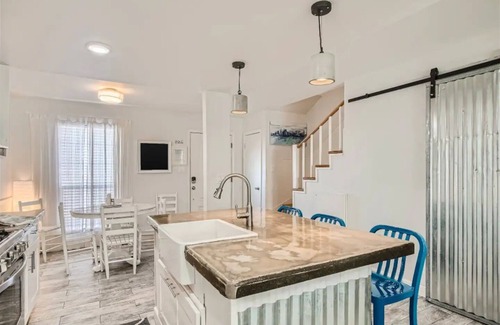 Brentwood Condo | Charming 2-bedroom Townhome Near UT Campus/Rosedale