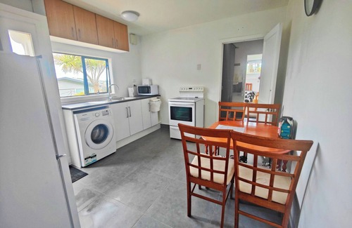 Johnsonville House | Charming 2-bedroom unit in lovely Wellington with AC, WiFi sale on now