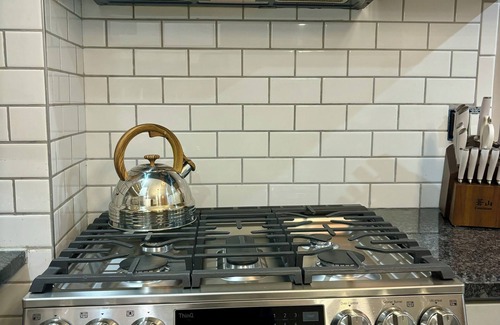 Hamtramck House | Charming 2-bedroom unit in serene Hamtramck, minutes from down town Detroit