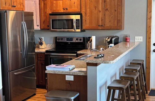 Spirit Lake Cabin | Charming 2-bedroom w/loft cabin with AC, WiFi in serene Arnolds Park/Bridges Bay