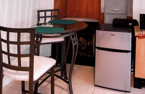 Cliftondale House | Charming 2-bedroom flat in brilliant College Park with AC, fitness room