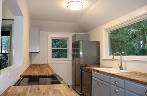 Gainesville House | Charming 2-bedroom house in Gainesville with large back yard close to campus
