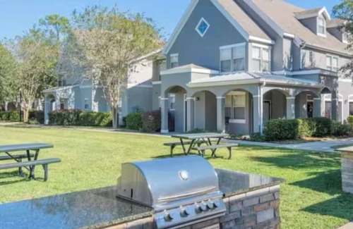 Gainesville Apartment | Charming 2-bedroom apartment with WiFi, fitness room in terrific Gainesville