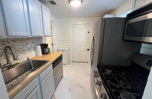 Fairgrounds House | Charming 2-bedroom house in awesome New Orleans with WiFi, AC