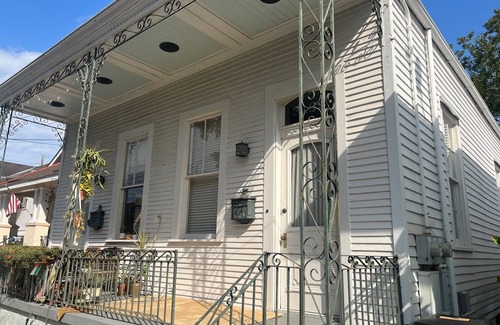 Fairgrounds House | Charming 2-bedroom house in awesome New Orleans with WiFi, AC