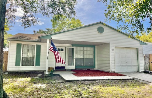 Lake St. George House | Charming 2-bedroom house with WiFi, AC in lovely Palm Harbor