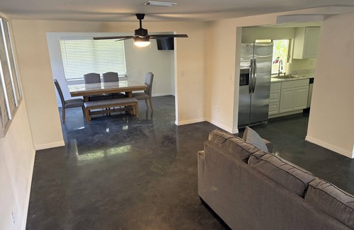 Port Richey House | Charming 2-bedroom house in wonderful Port Richey with WiFi, AC and food voucher