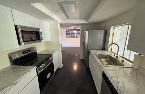 Port Richey House | Charming 2-bedroom house in wonderful Port Richey with WiFi, AC and food voucher