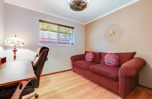 Rancho Cordova House | Charming 2-Bedroom Home With Private Office and Backyard