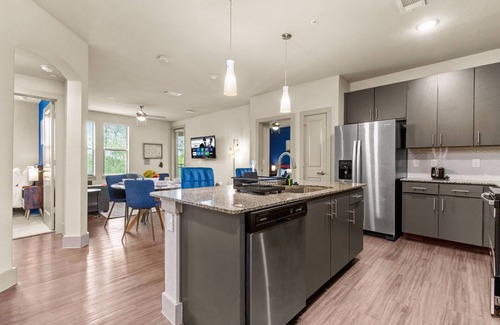 Southside Apartment | Charming 2-bedroom apartment with Pool, Balcony, Parking