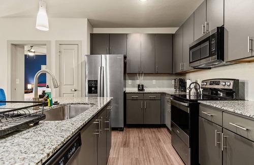 Southside Apartment | Charming 2-bedroom apartment with Pool, Balcony, Parking