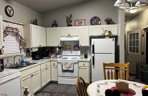 West San Antonio Cottage | Charming 2-bedroom Cottage close to Lackland AFB, Seaworld, Alamo Downtown SA