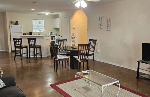 Southside Apartment | Charming 2-bedroom apartment with AC, WiFi in pleasant San Antonio