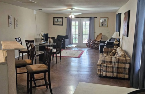 Southside Apartment | Charming 2-bedroom apartment with AC, WiFi in pleasant San Antonio