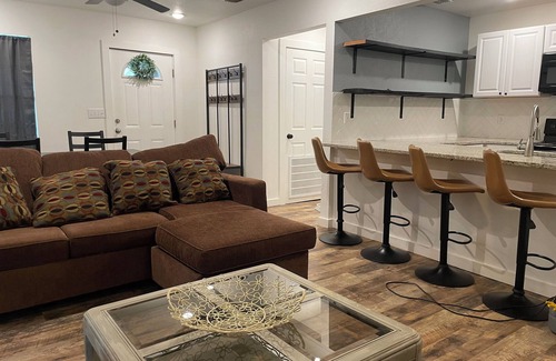 Southside House | Charming 2-bedroom house south of downtown San Antonio